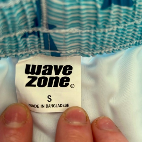 JLN Boys Wave Zone Shark Board Shorts. - Picture 6 of 6